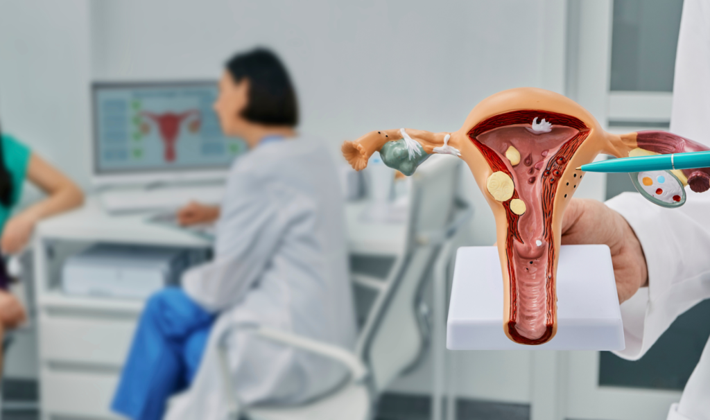 Best gynae near me consulting female patient in clinic